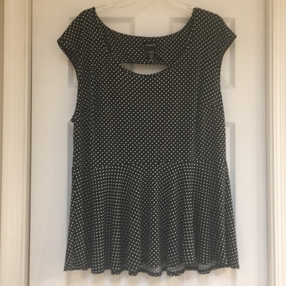 Plus sized top. Black with white polka dots.